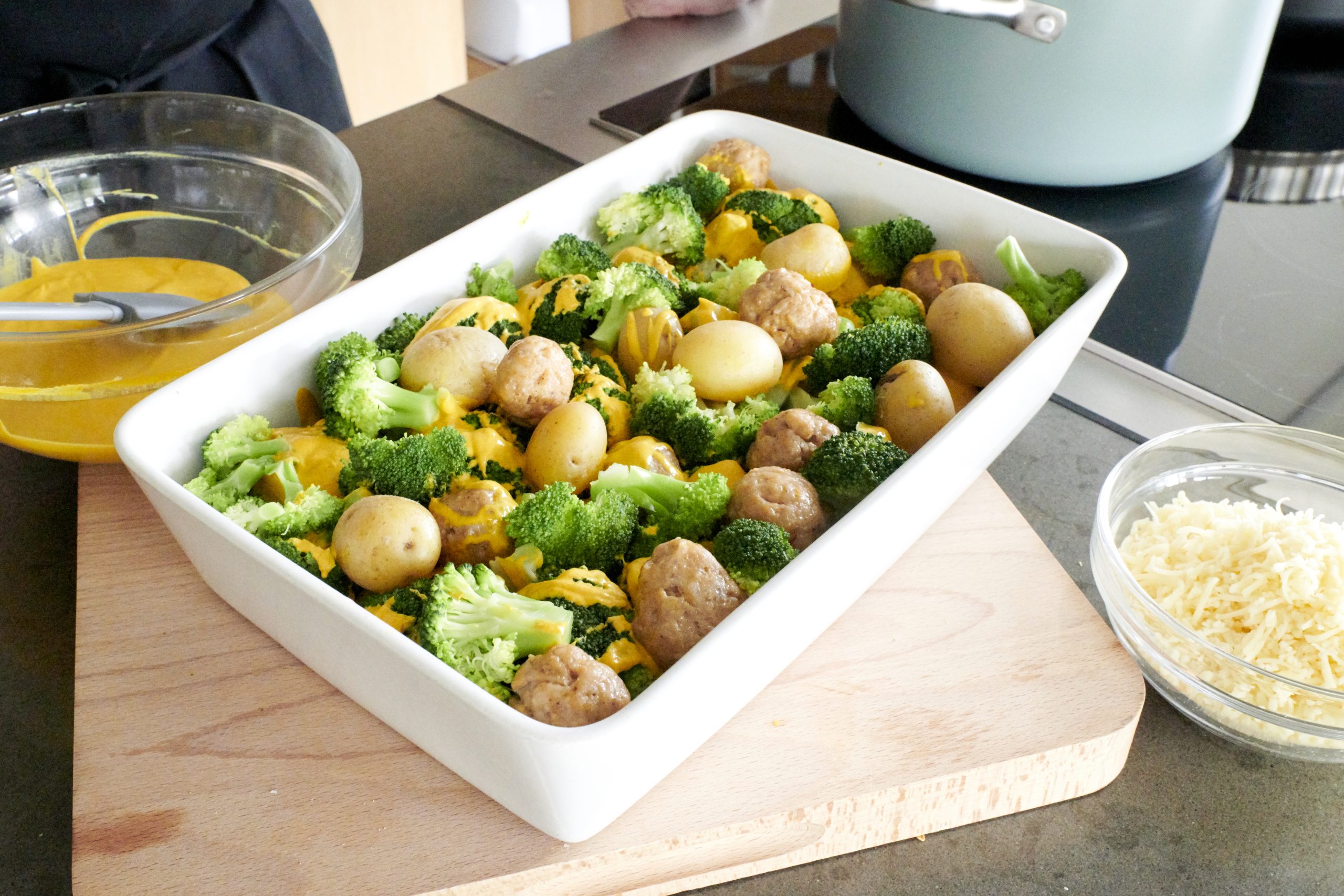 Gratin van kippenballetjes met broccoli en krieltjes