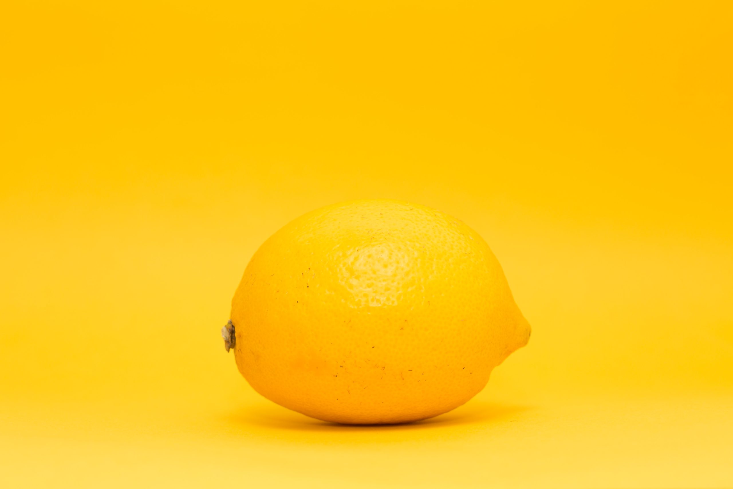 Zo pers je "een beetje sap" uit je citroen (en kun je die nog lang bewaren)