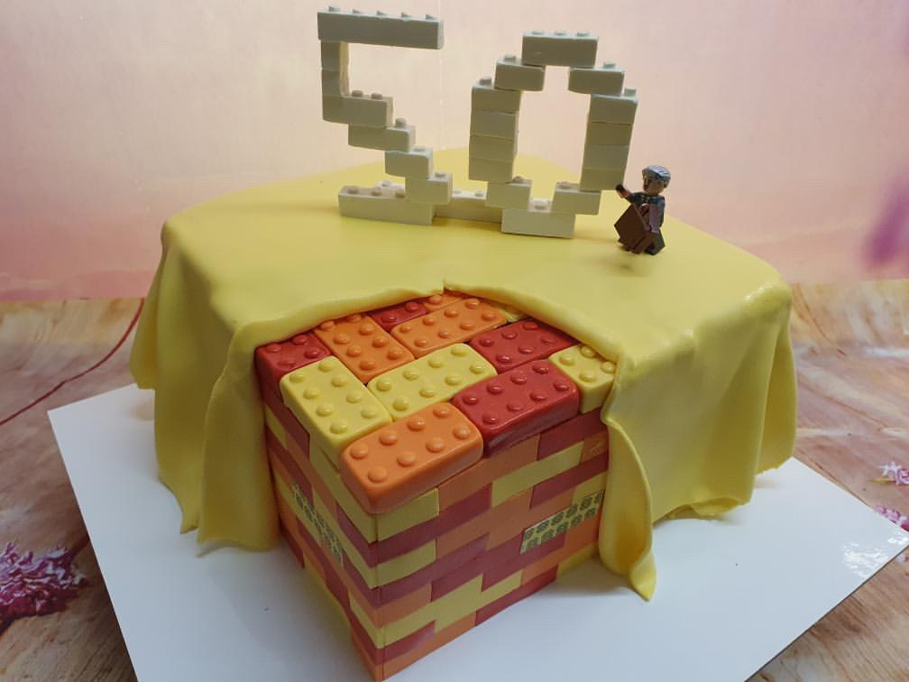 Zo werd de Lego verjaardagstaart voor Kürt Rogiers gemaakt