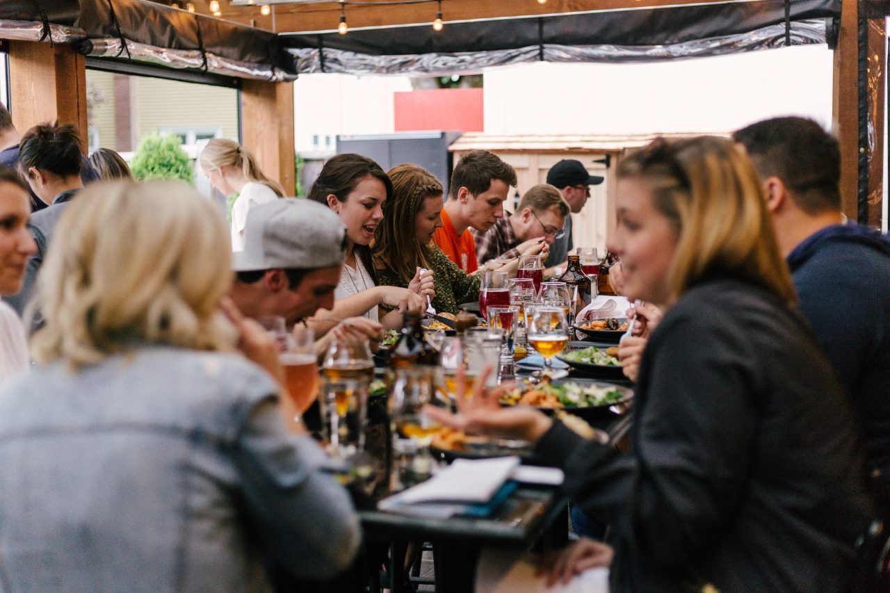 Gaat de horeca (binnen) dan toch vroeger open?