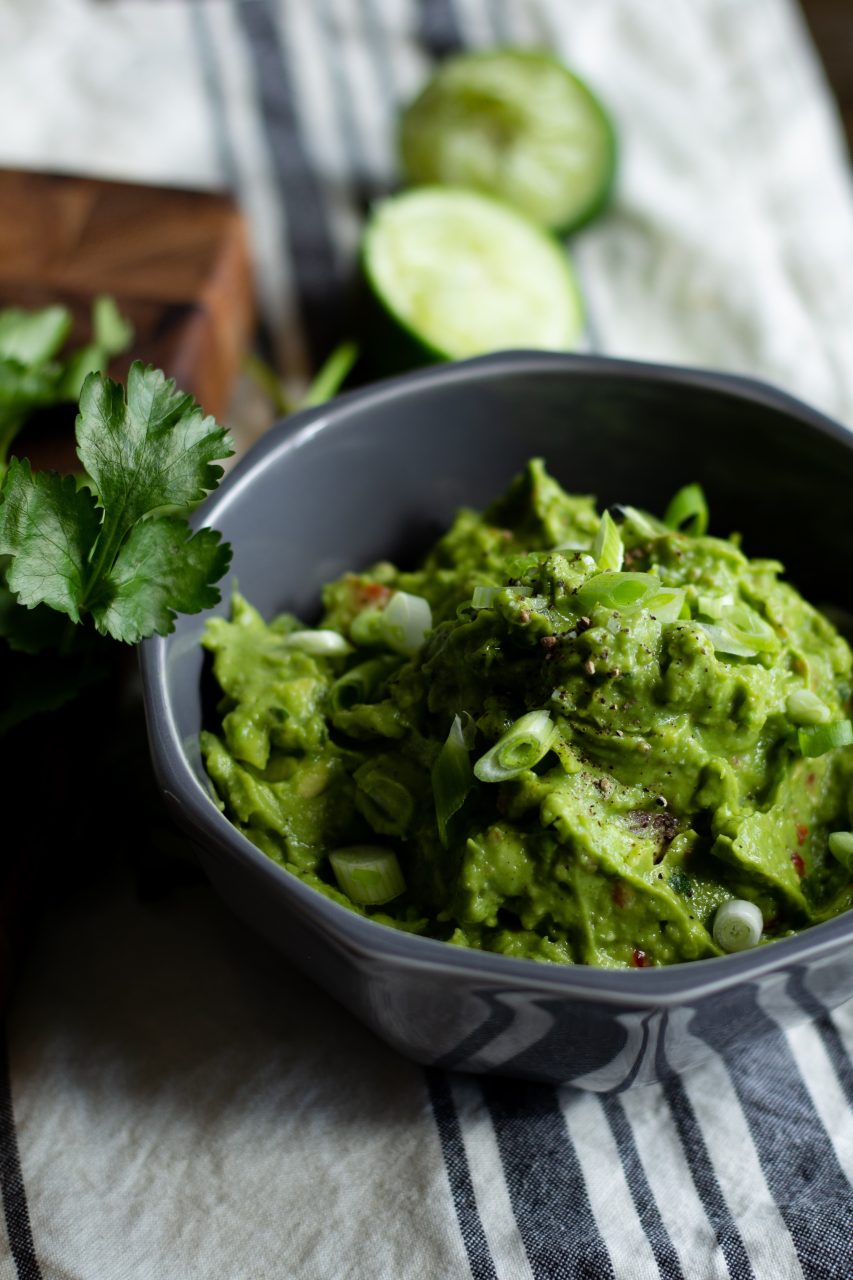 Met deze truc zal je guacamole niet bruin kleuren!