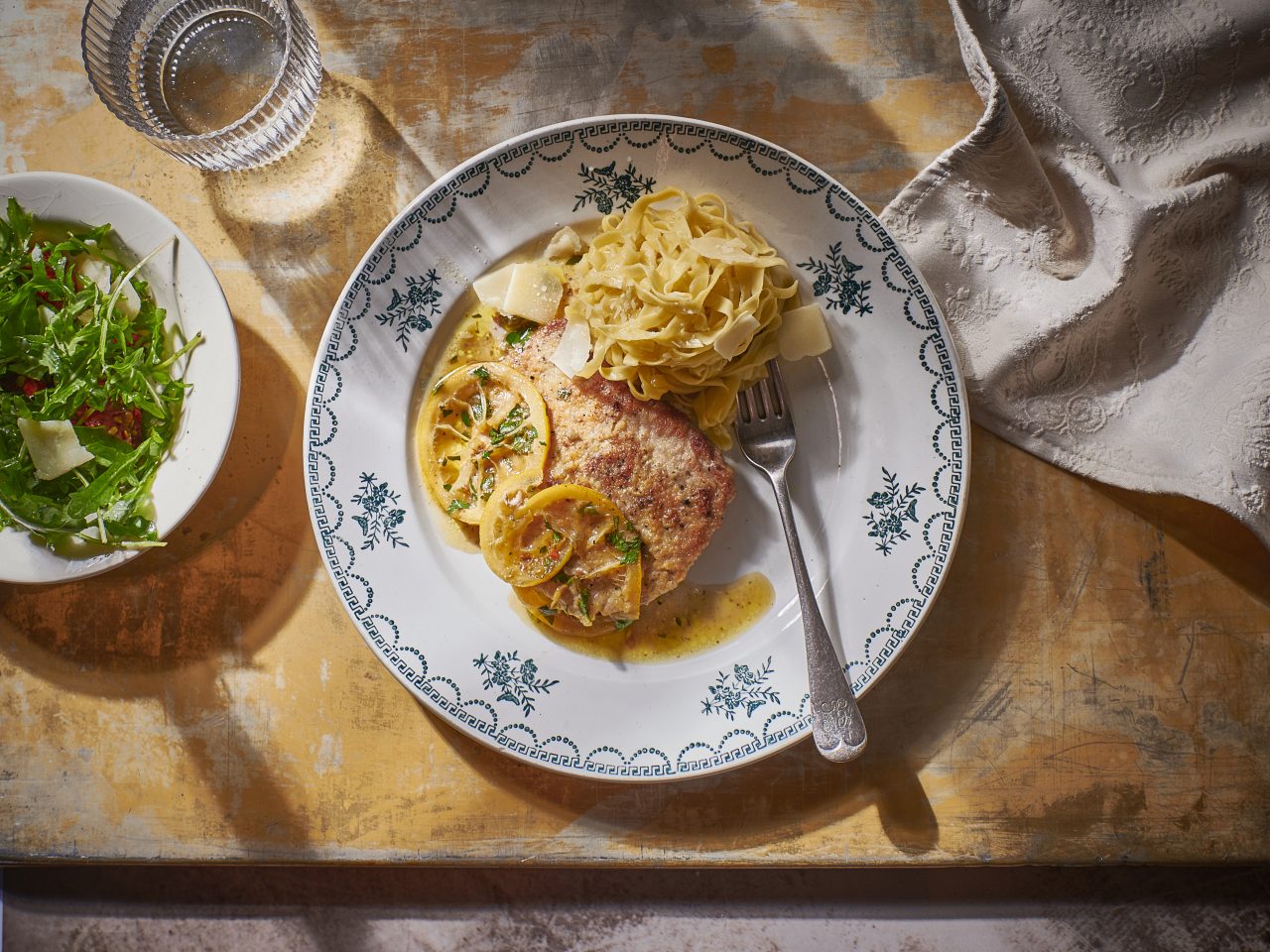 Kalfspiccata met verse pasta en een luxueus slaatje