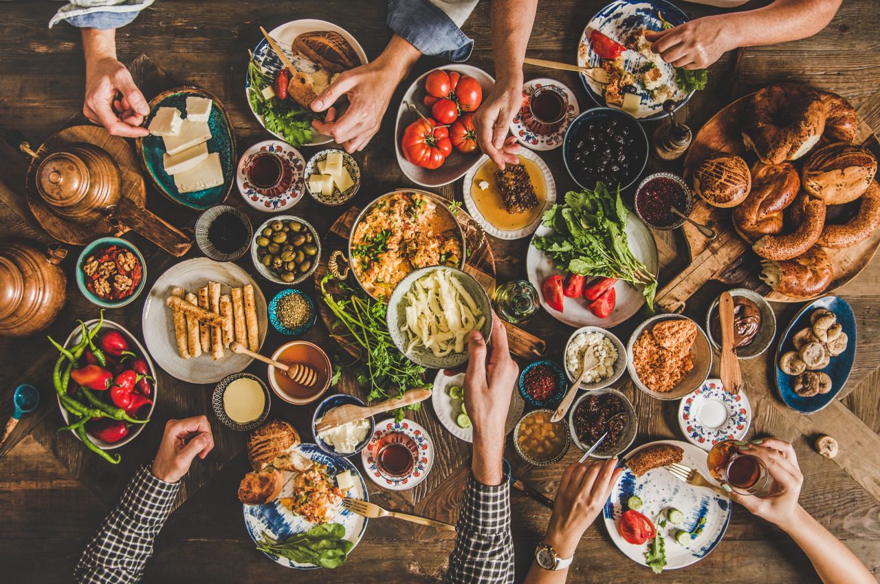 EENS ECHT TEVEEL ETEN MAG, ER IS ÉÉN GROTE VOORWAARDE